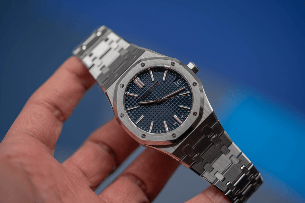 The Rise of Integrated Bracelet Watches: Why They’re Back in Demand - The Watch Protect Company
